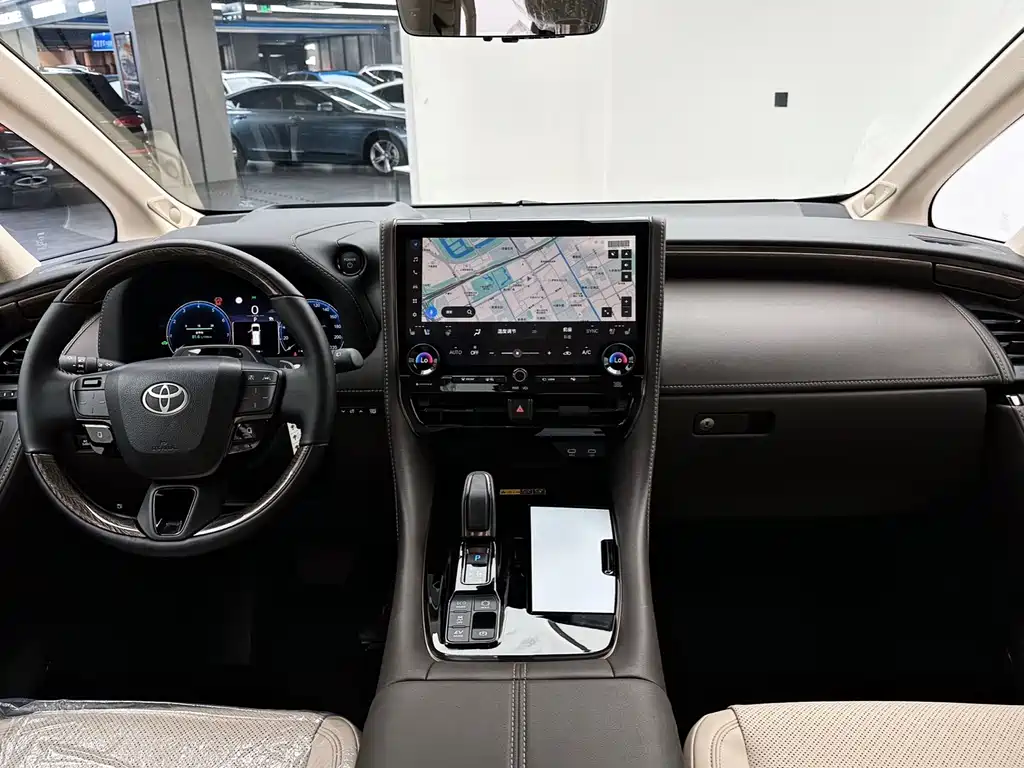 Toyota Alphard — фото 15