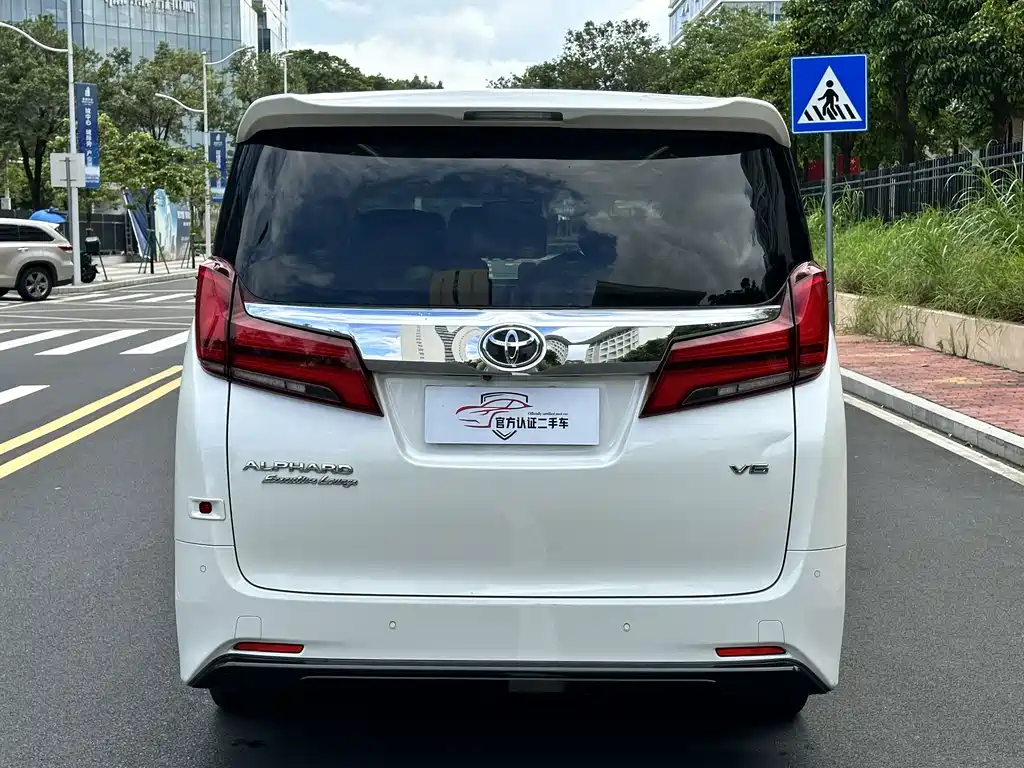Toyota Alphard 2018 — фото 20