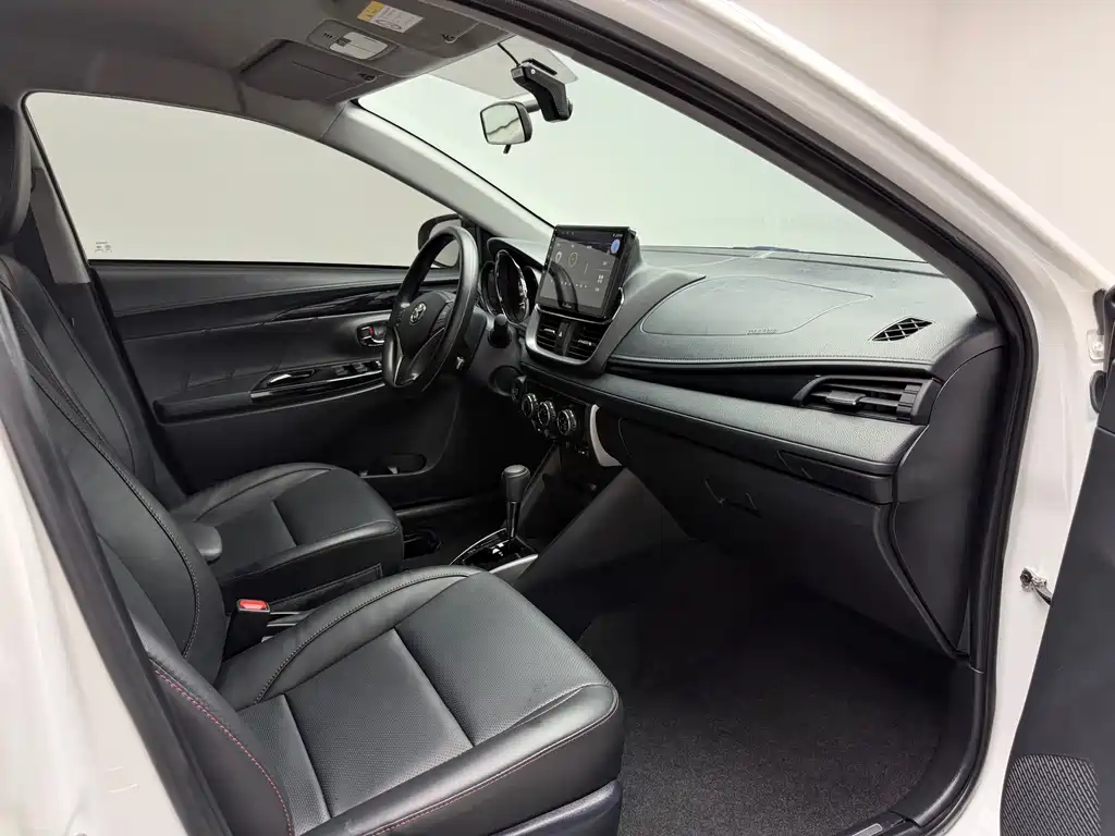 Toyota Yaris L 2023 — фото 22
