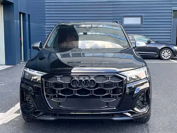 Audi SQ7 2025