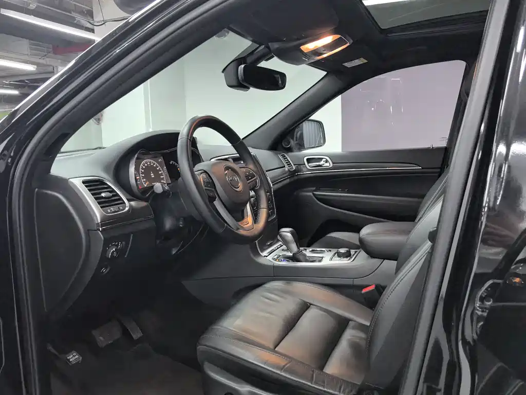 Jeep Grand Cherokee 2019 — фото 4