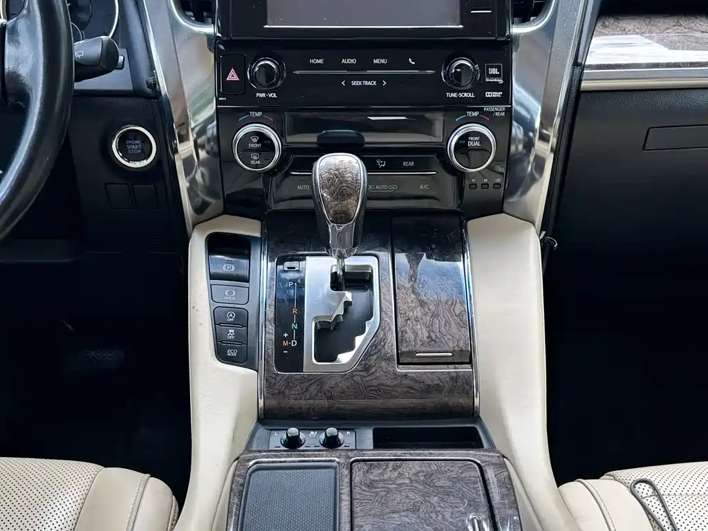 Toyota Alphard 2018 — фото 9