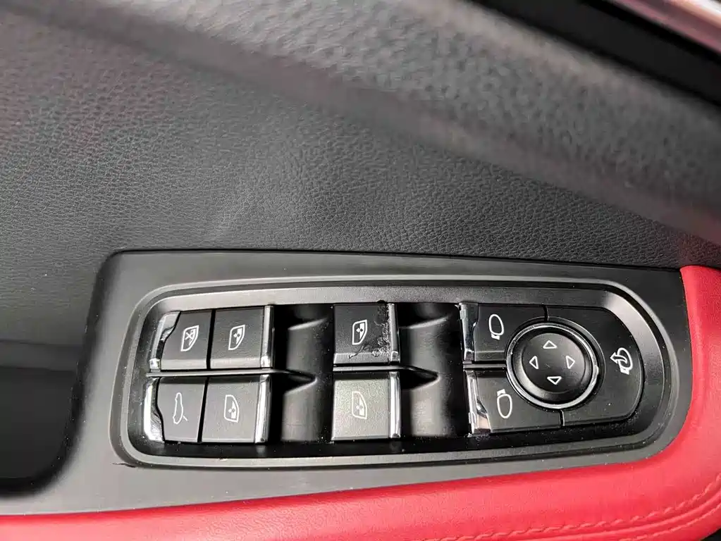 Porsche Macan 2021 — фото 17