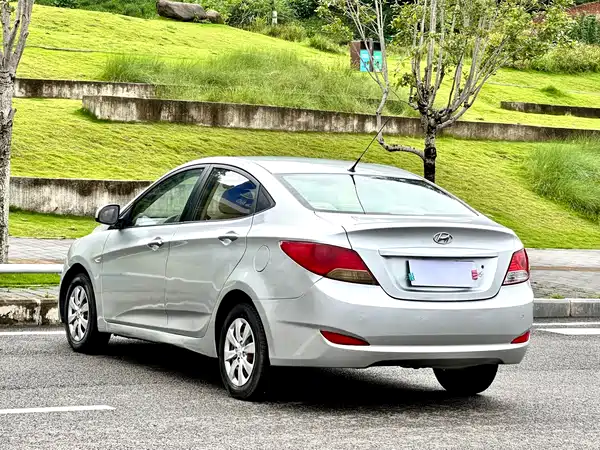 Hyundai Accent 2011