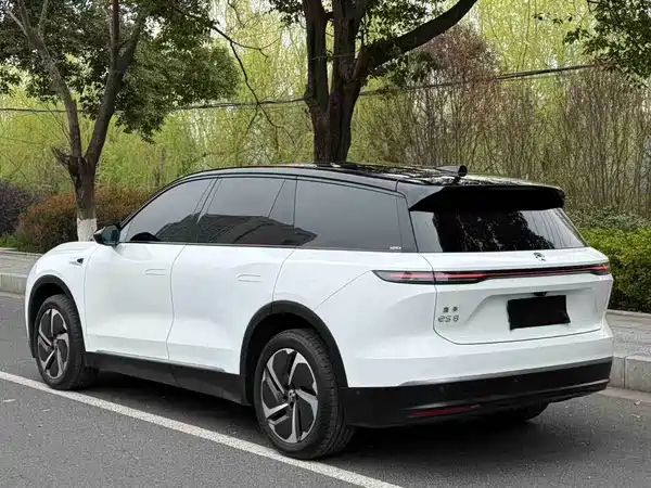NIO ES8 2024