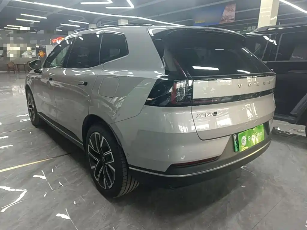 Volvo XC70 PHEV 2025