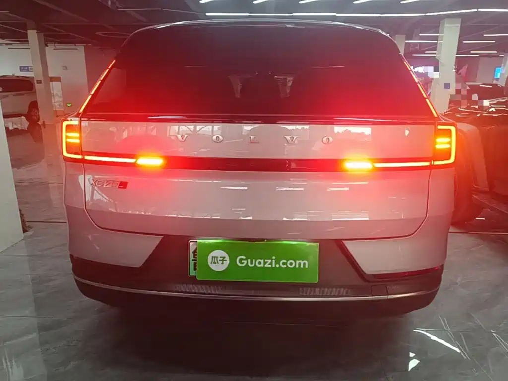 Volvo XC70 PHEV 2025