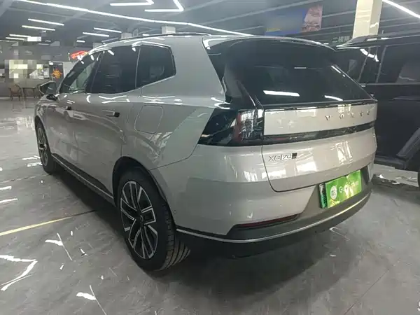 Volvo XC70 Plug-In Hybrid 2025