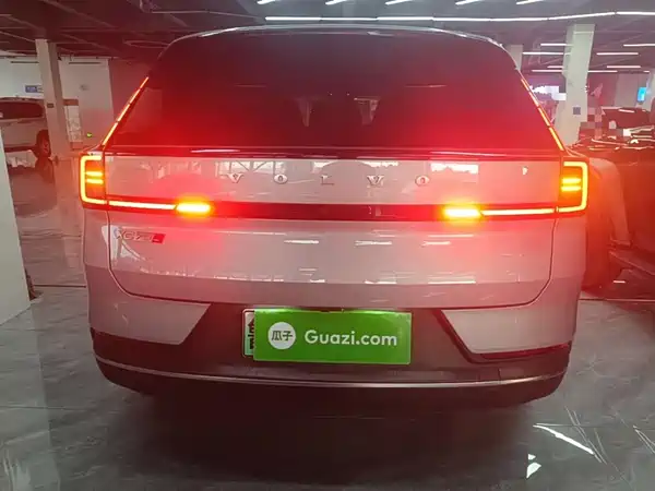 Volvo XC70 Plug-In Hybrid 2025