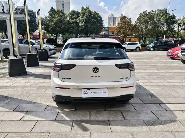Volkswagen Golf 2025