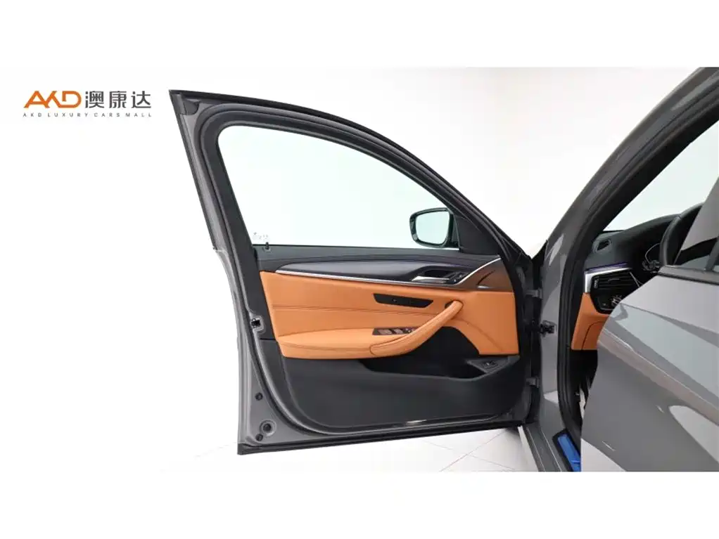 BMW 5 Series 2021 — фото 10