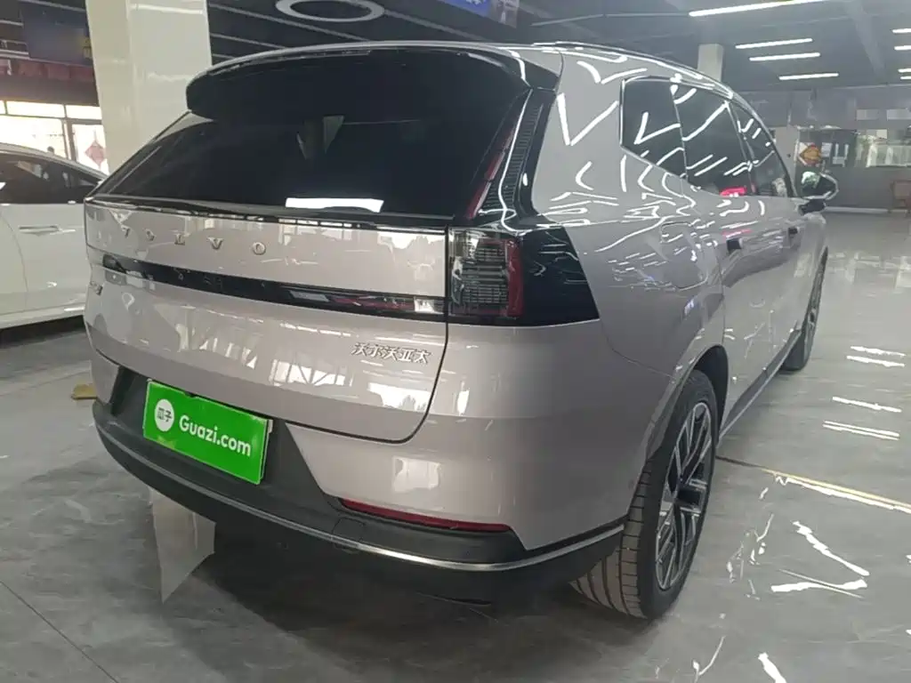 Volvo XC70 PHEV 2025