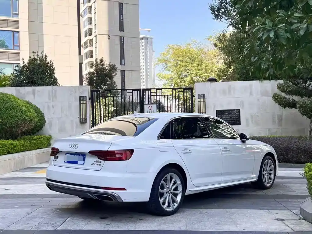 Audi A4L 2019