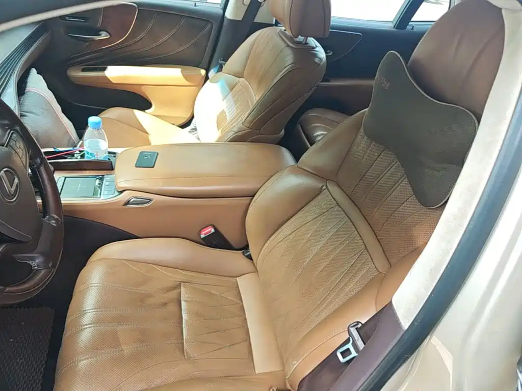 Lexus LS 2018 — фото 15