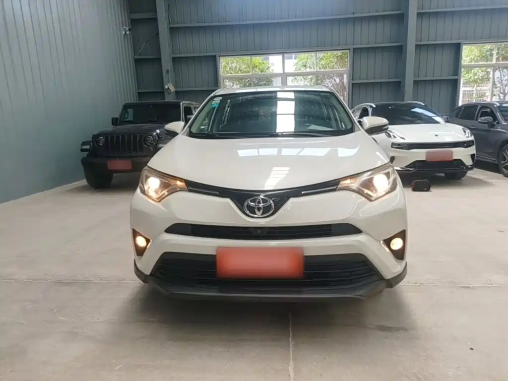 Toyota RAV4 2018 — фото 3