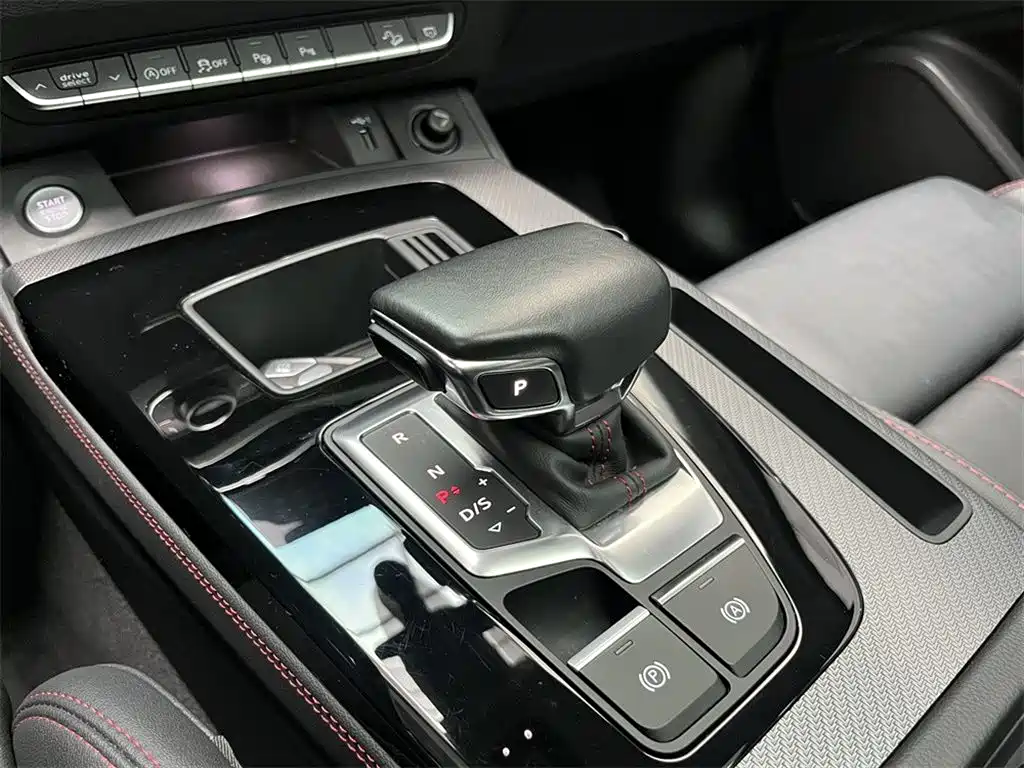 Audi Q5L 2022 — фото 11