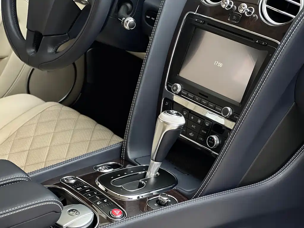 Bentley Continental 2016 — фото 13