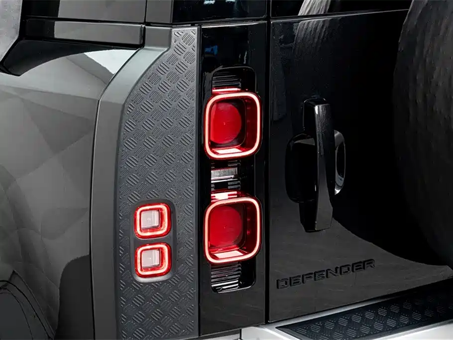 Land Rover Defender 2021 — фото 10