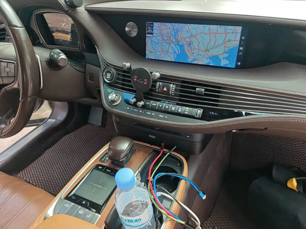Lexus LS 2018 — фото 13
