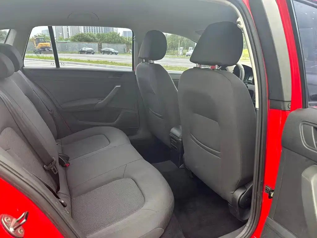 Skoda Rapid Spaceback 2014 — фото 12