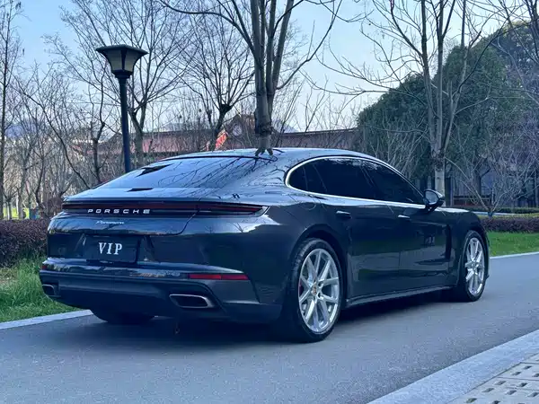 Porsche Panamera 2024