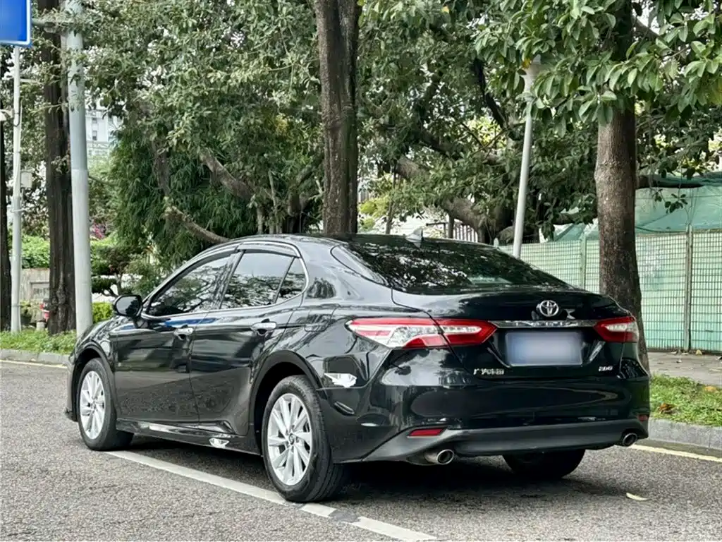 Toyota Camry 2022 — фото 8