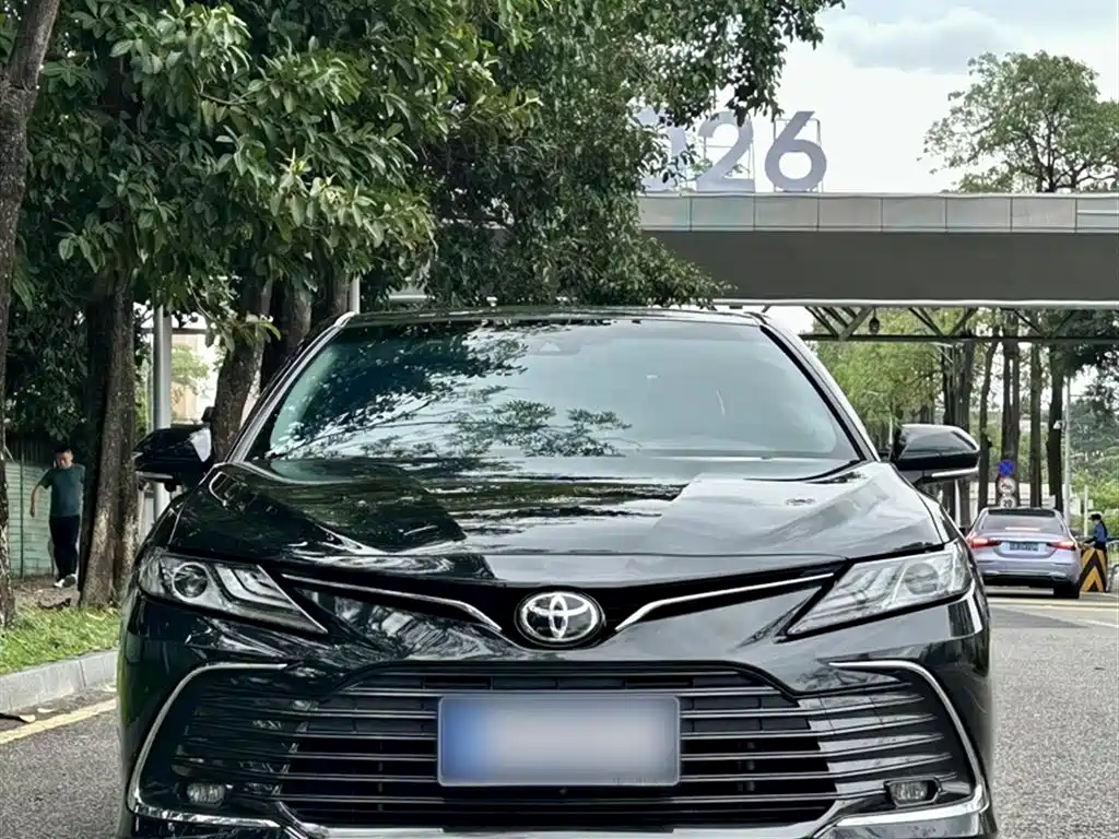 Toyota Camry 2022 — фото 12