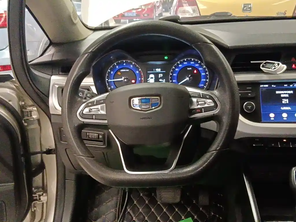 Geely Vision X3 2020 — фото 11
