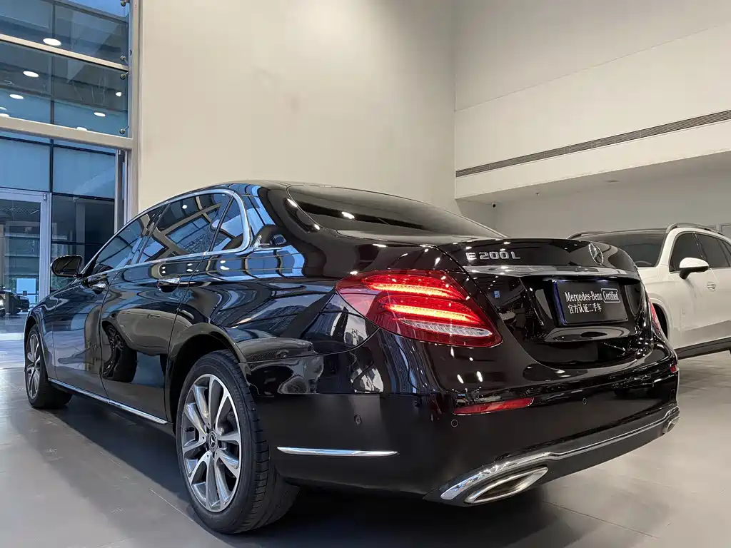 Mercedes-Benz E-Class 2018 — фото 13