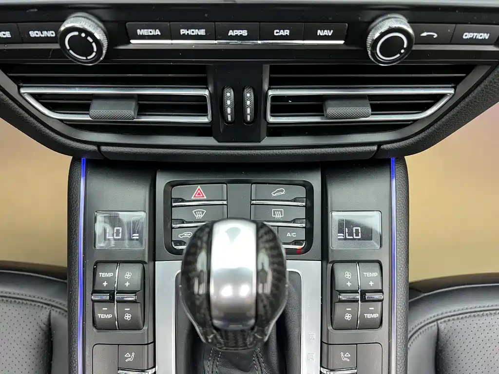 Porsche Macan 2021 — фото 25