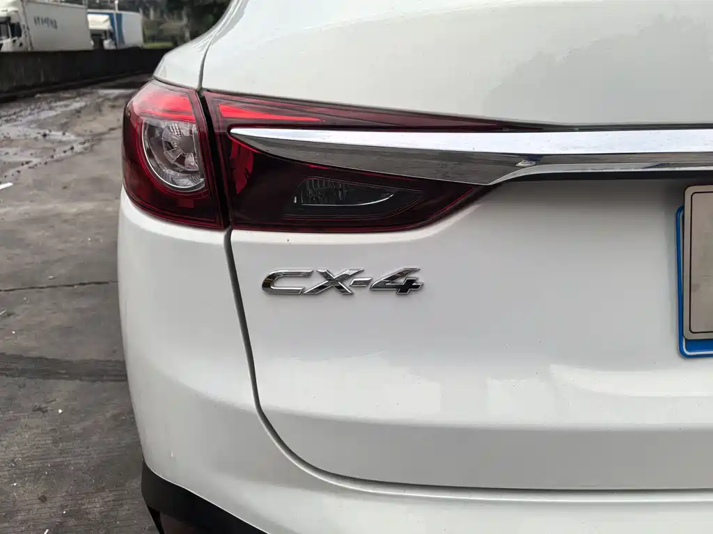 Mazda CX-4 2018 — фото 13