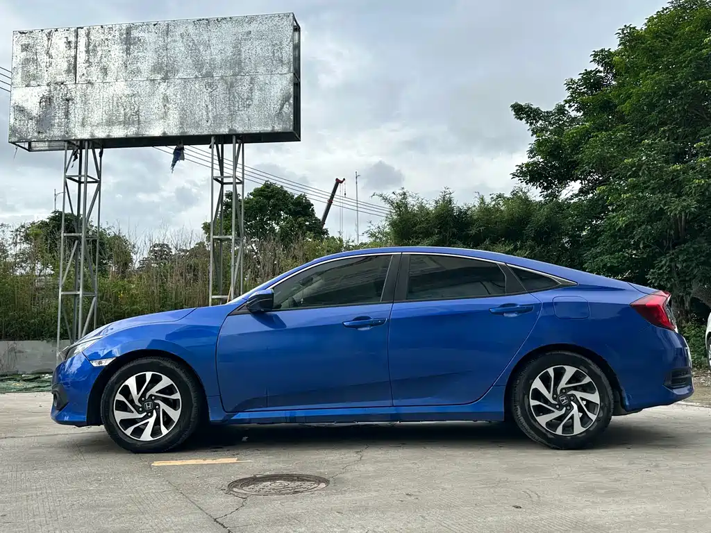 Honda Civic 2018 — фото 8
