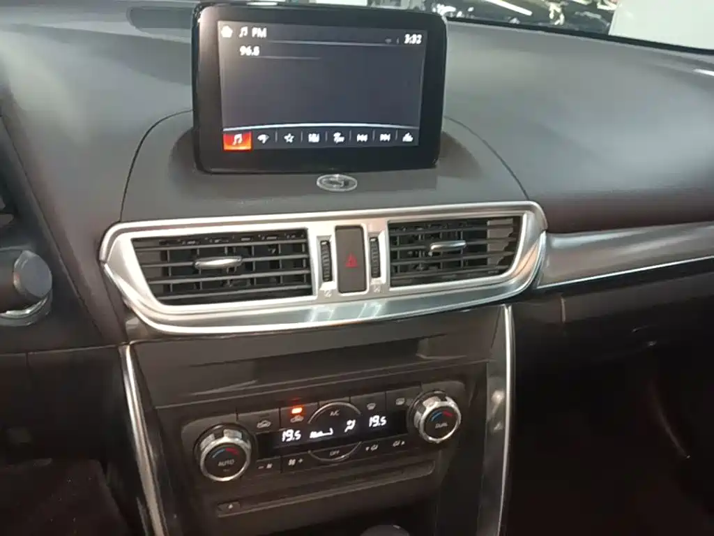 Mazda CX-4 2017 — фото 13