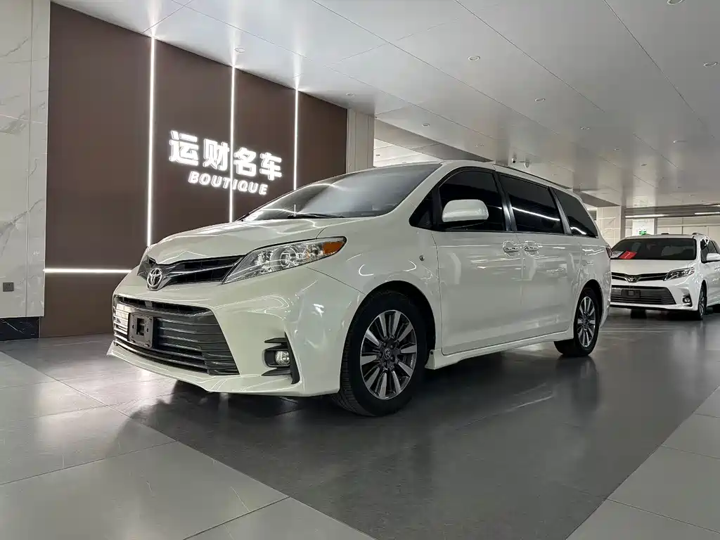 Toyota Sienna 2020 — фото 1