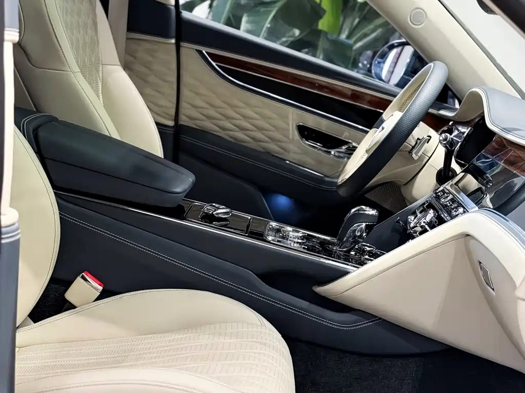 Bentley Flying Spur 2020 — фото 15