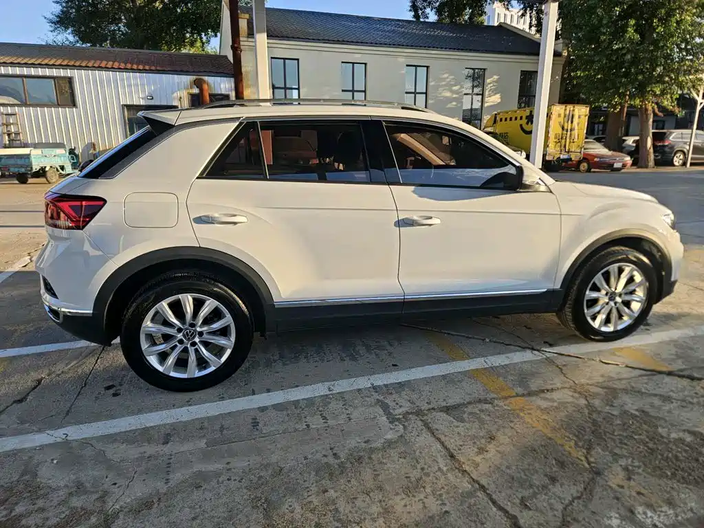 Volkswagen T-Roc 2023