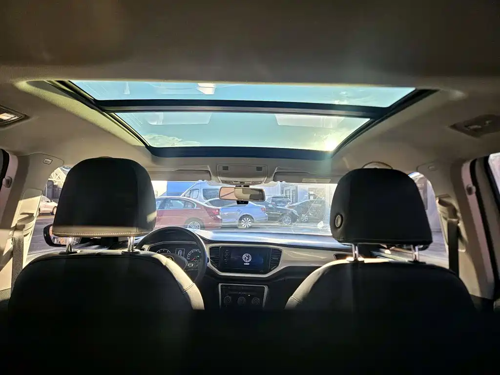 Volkswagen T-Roc 2023 — фото 8