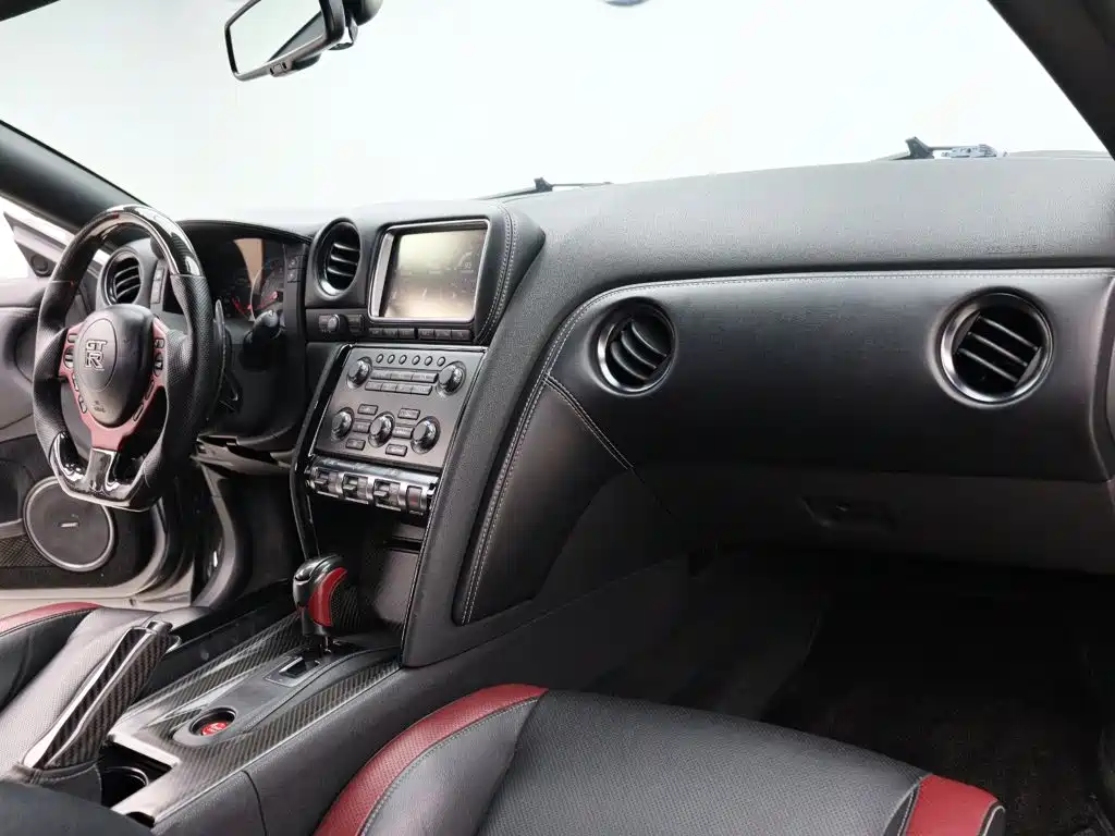 Nissan GT-R 2015 — фото 20