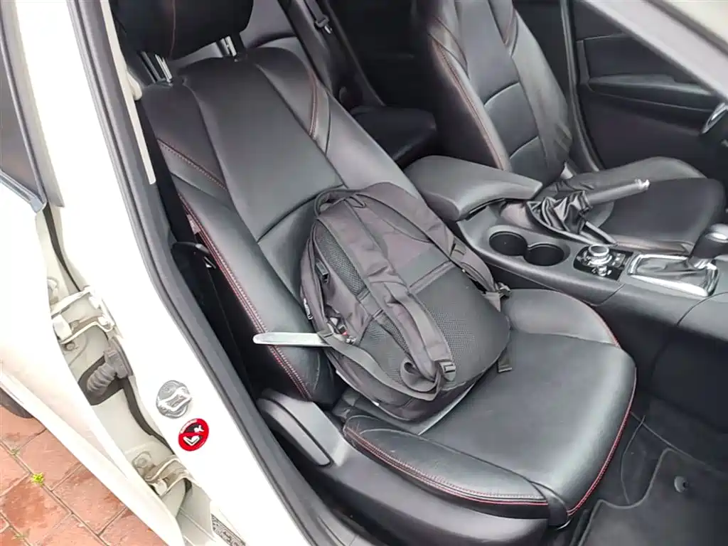 Mazda 3 Axela 2016 — фото 25