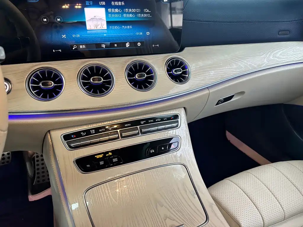 Mercedes-Benz E-Class 2020 — фото 10