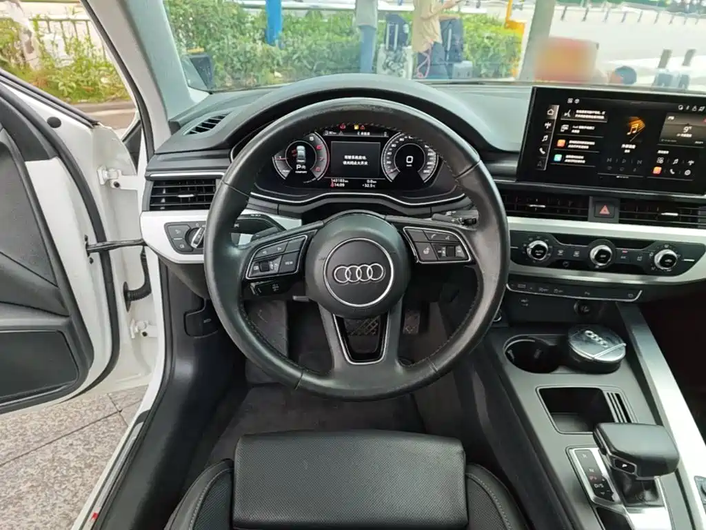 Audi A4L 2021 — фото 11