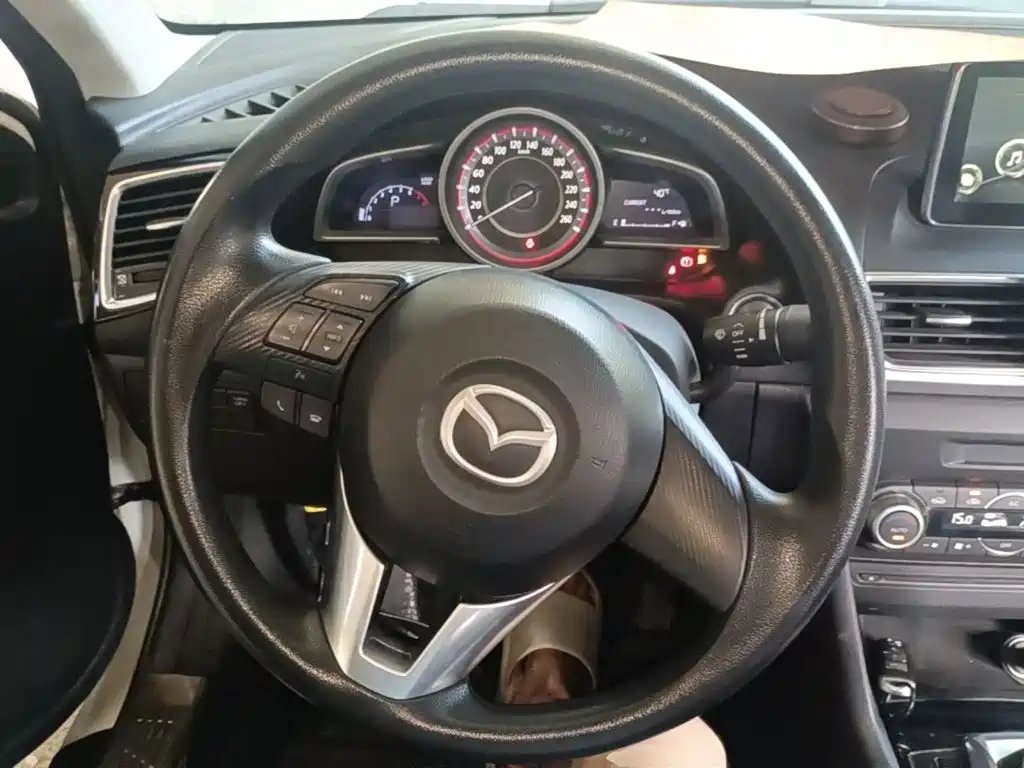 Mazda 3 Axela 2016 — фото 11