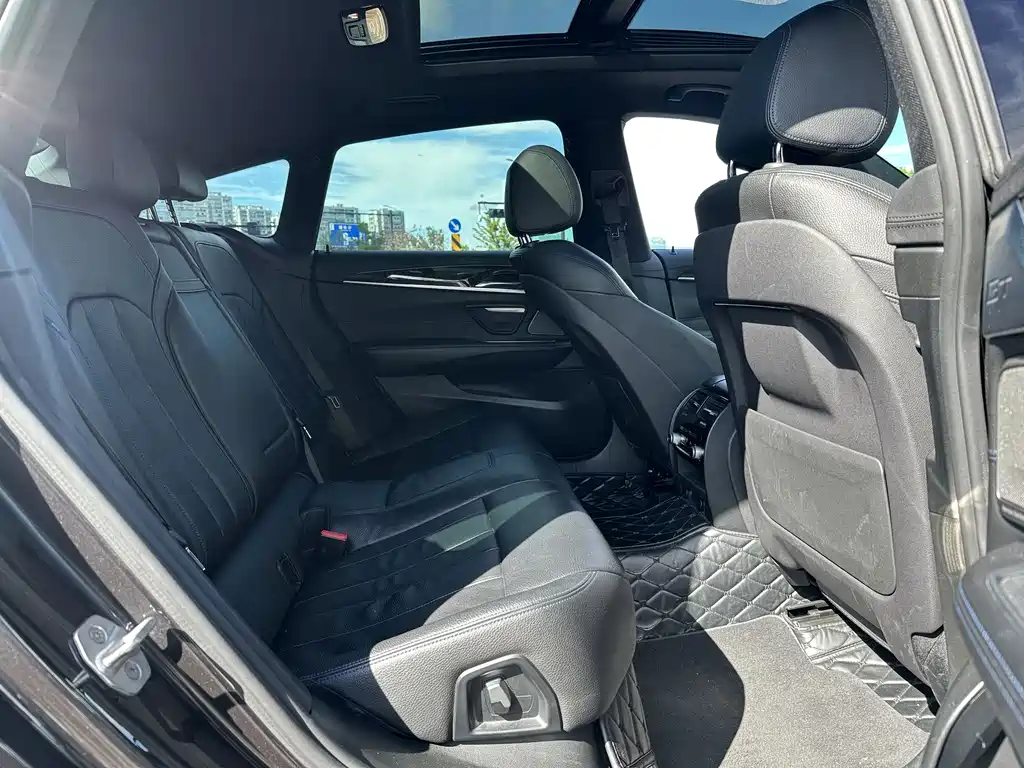 BMW 6 Series GT 2018 — фото 13