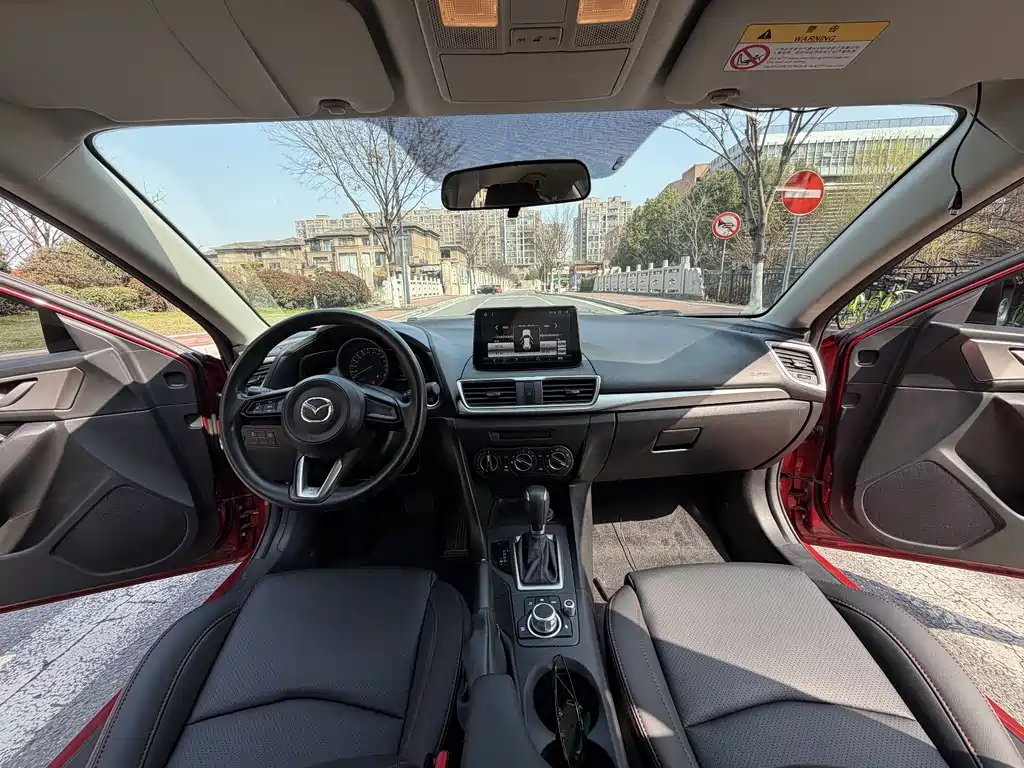 Mazda 3 Axela 2019 — фото 12