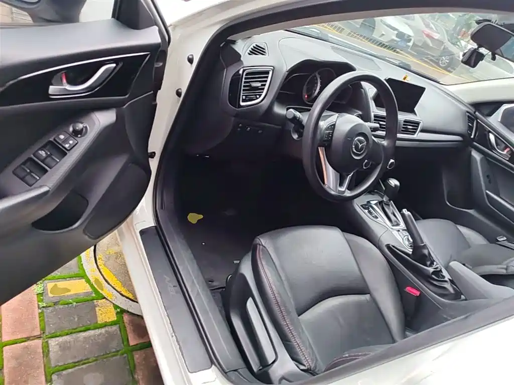 Mazda 3 Axela 2016 — фото 16
