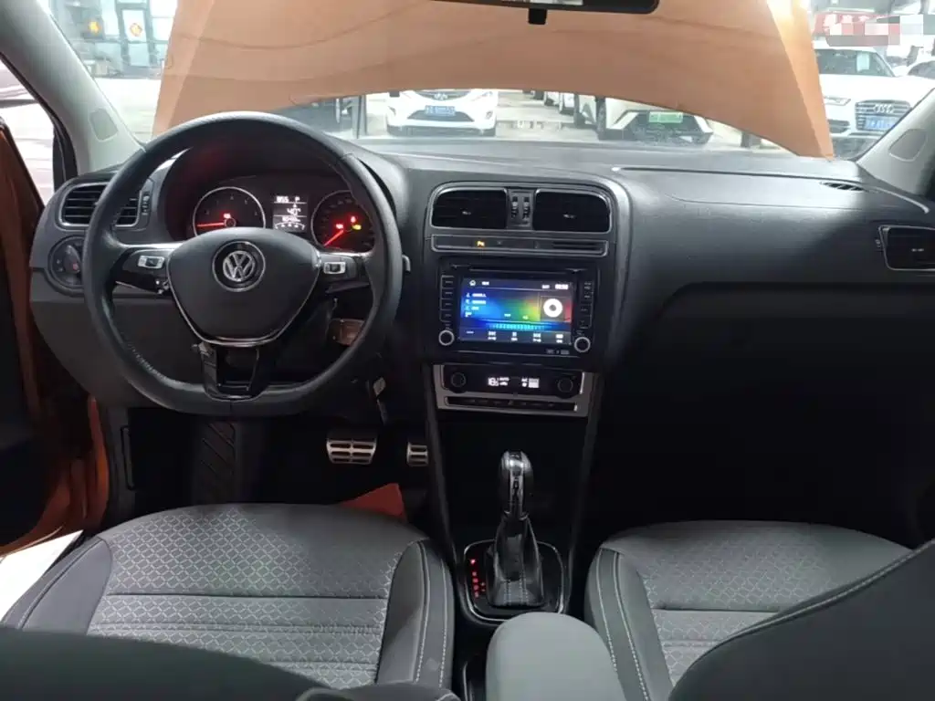 Volkswagen Polo 2015 — фото 10