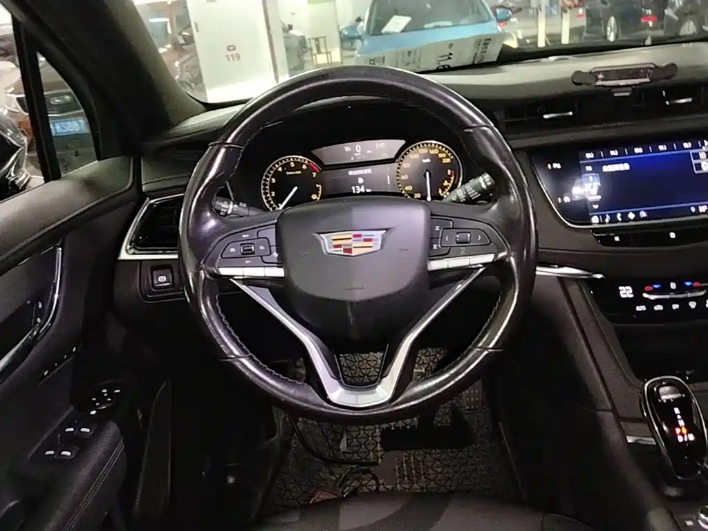 Cadillac XT6 2020 — фото 11