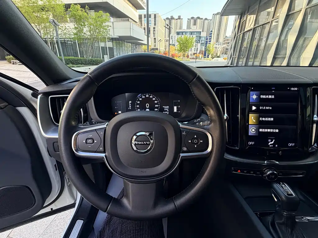 Volvo XC60 2021 — фото 12