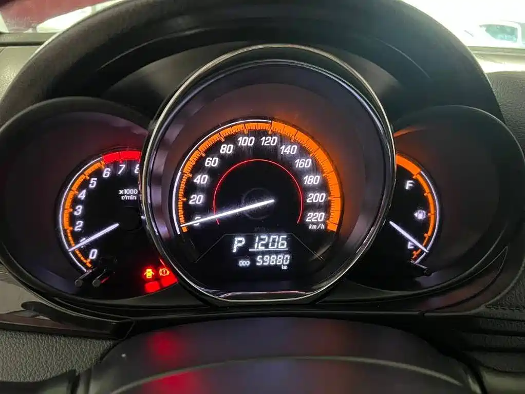 Toyota Yaris L 2022 — фото 14