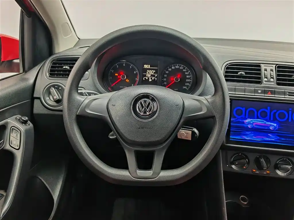 Volkswagen Polo 2015 — фото 11